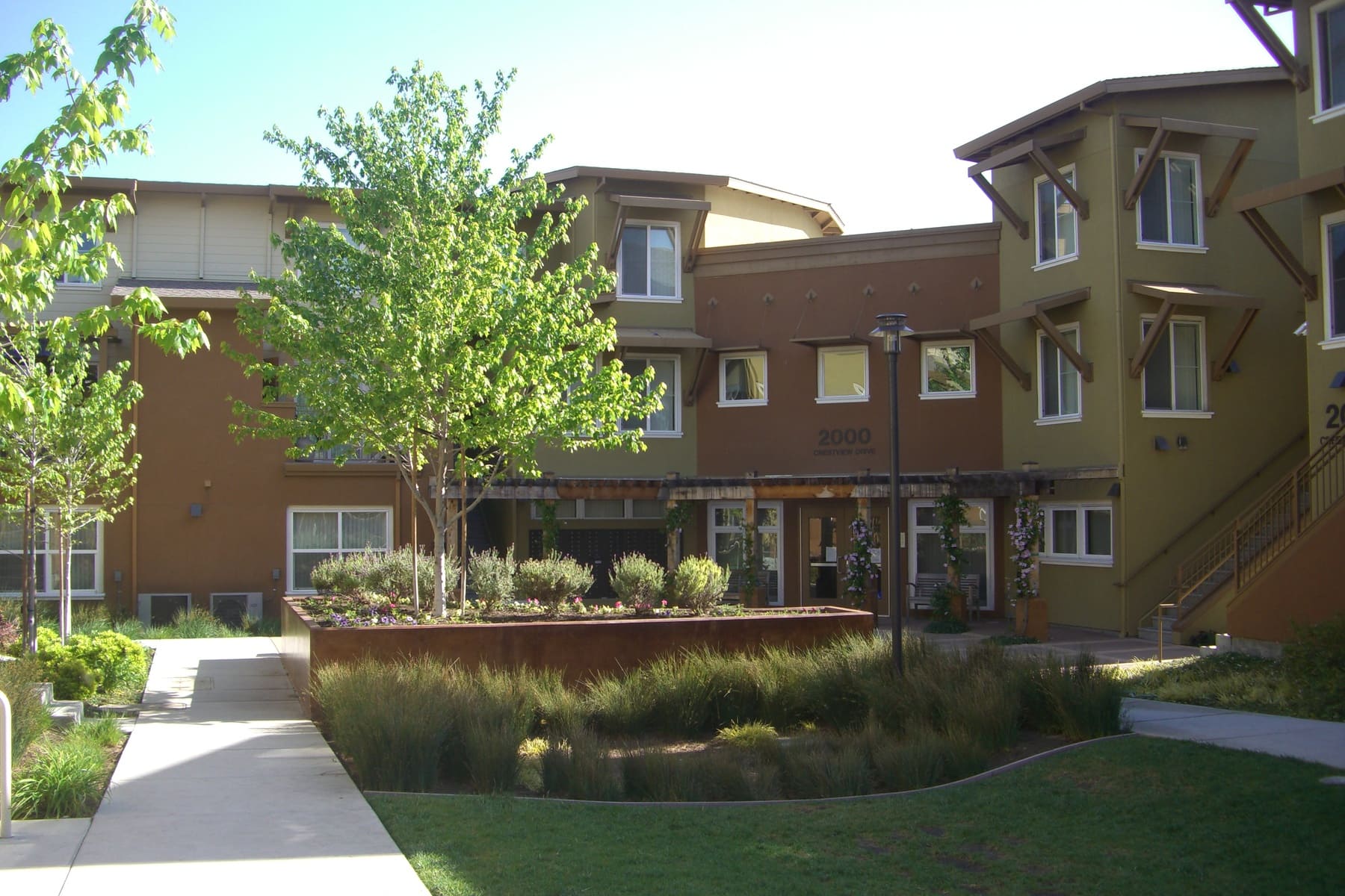 Los Medanos Apartments