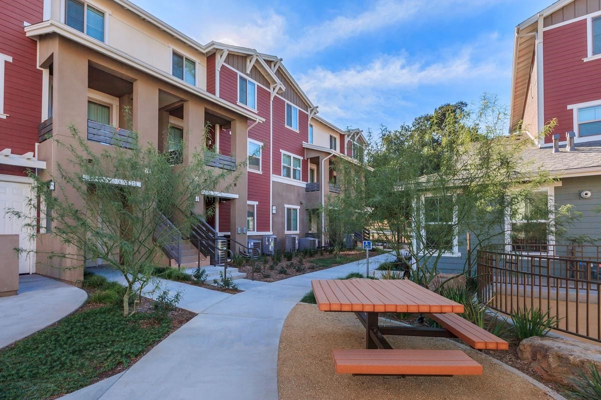 Three Oaks Apartments